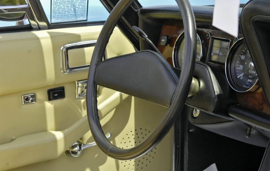 Детали интерьера Jensen Interceptor II 1969 года  (фото 6 из 31)